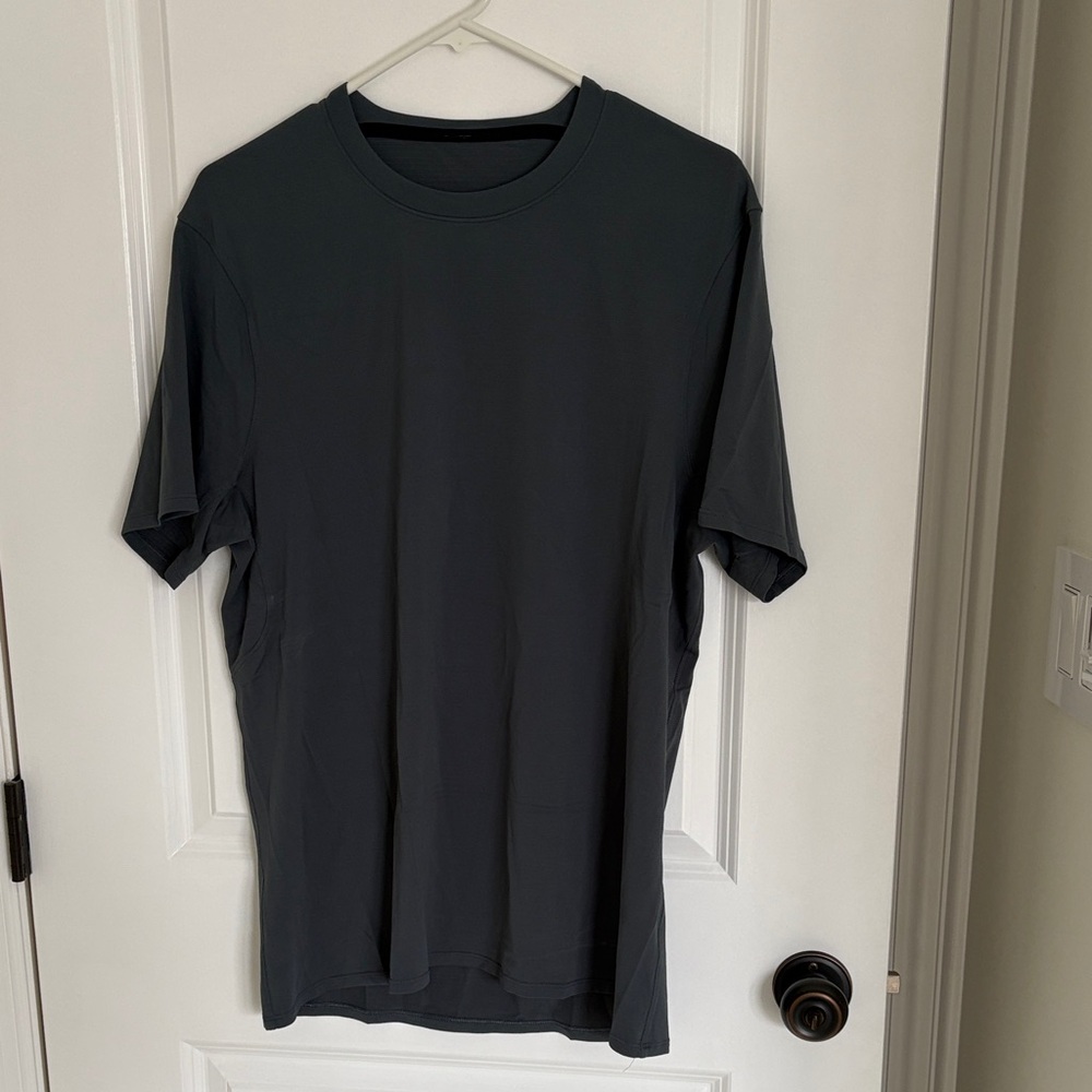 Lululemon size Large no tags grey/green shirt